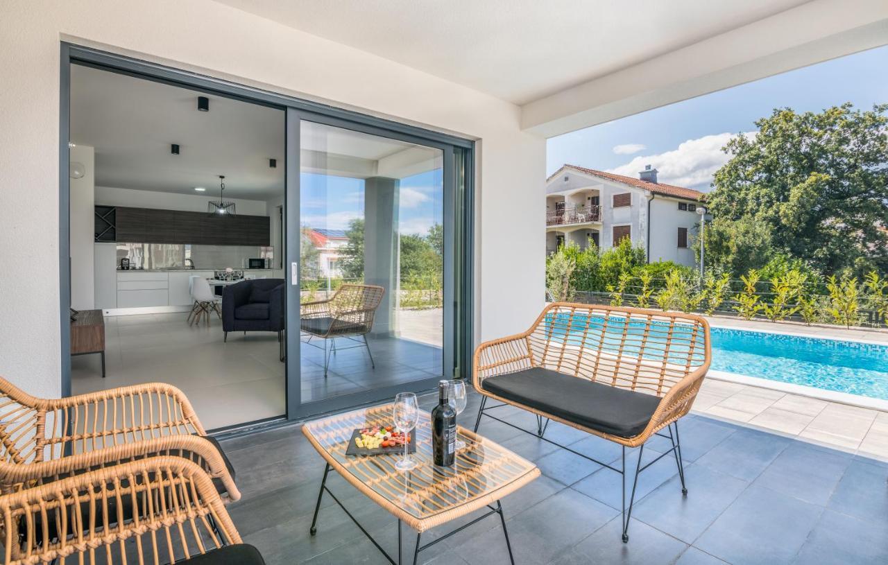 Vila Stemark Njivice Exteriör bild