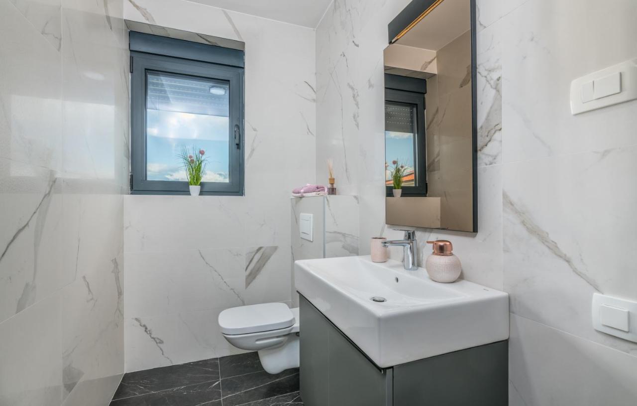 Vila Stemark Njivice Exteriör bild