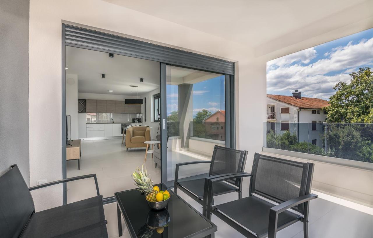 Vila Stemark Njivice Exteriör bild